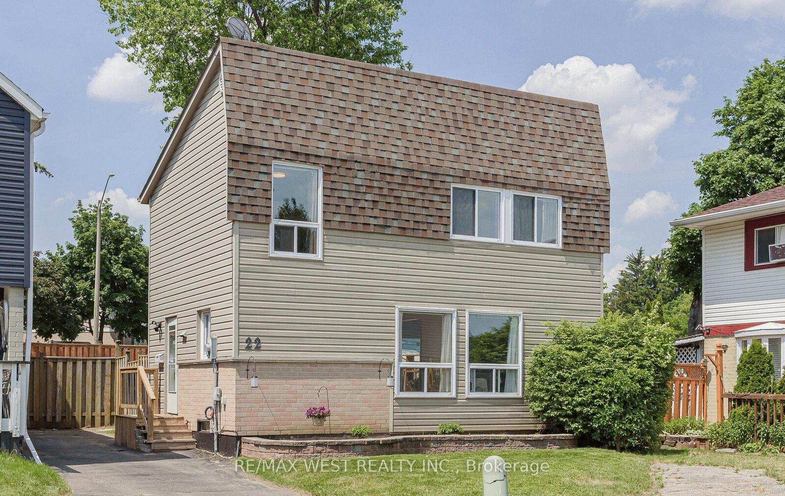 Property Photo: 22 Josephine Court ON L6S 2L3