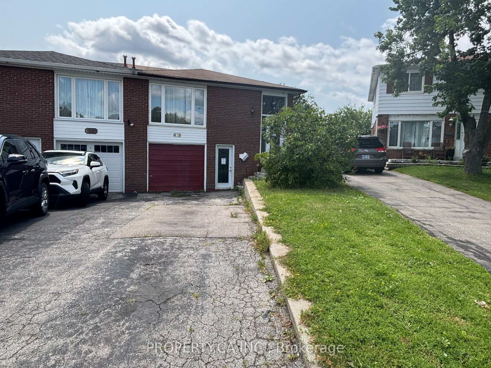 Property Photo:  682 Eaglemount Crescent  ON L5C 1N9 
