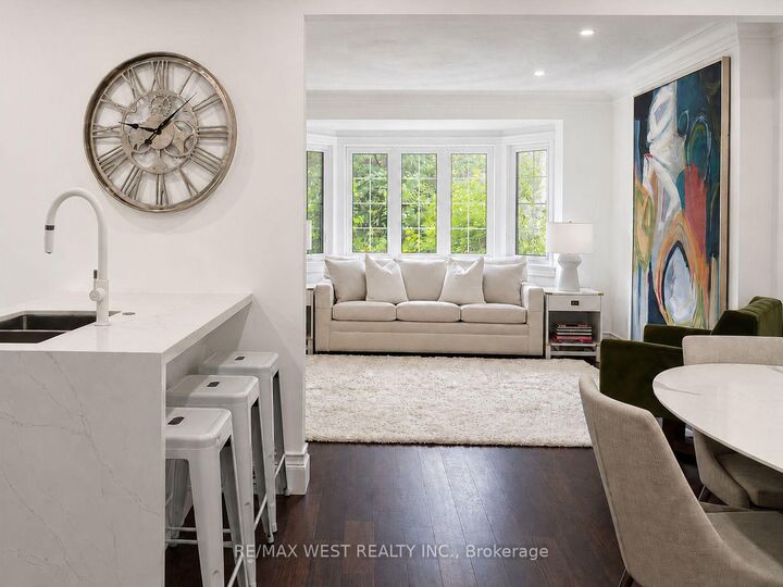 12 Brentwood Road S — photo 1