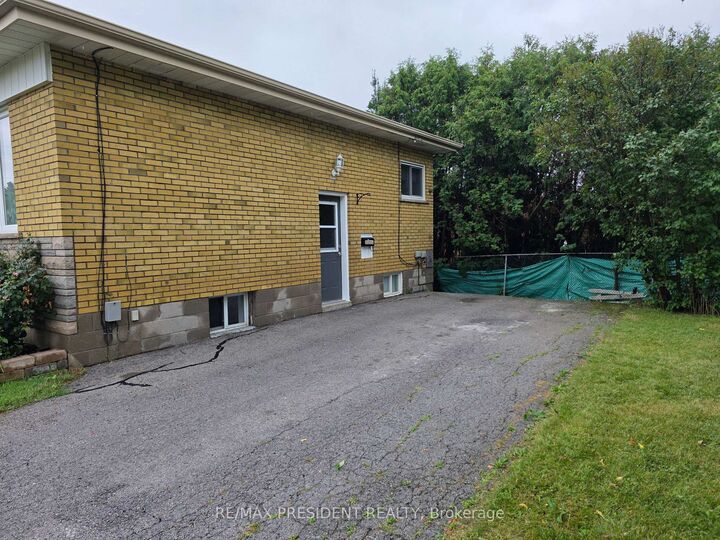 Property Photo: 2280 Mountainside Drive Lower ON L7P 1B7