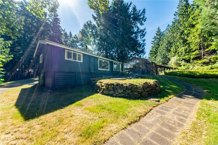 Property Photo: 336 Hemlock Ave BC V0R 1X1