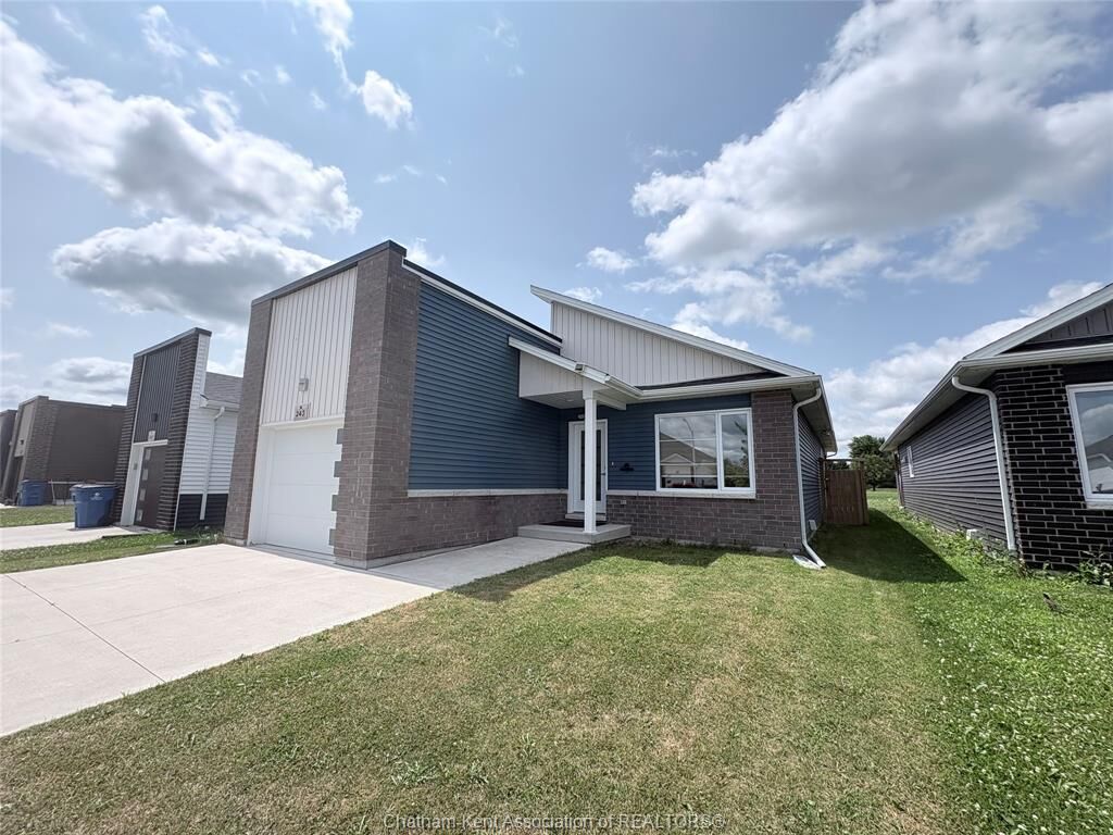 Property Photo: 243 Manning Drive ON N7M 0S5