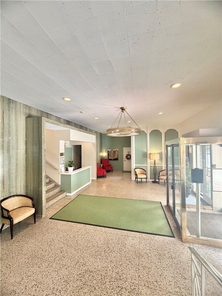 Property Photo: 144 N Dithridge St 1 PA 15213