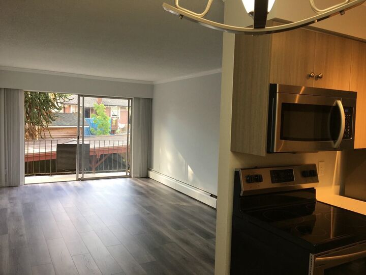 Property Photo:  611 Blackford Street 212  BC V3M 1R7 