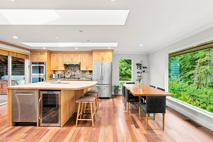 Property Photo: 2360 Mackay Avenue BC V7P 2M9