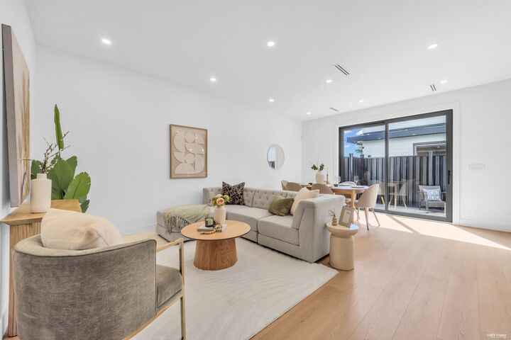 Property Photo: 2316 Cliff Avenue 4 BC V5A 2L2
