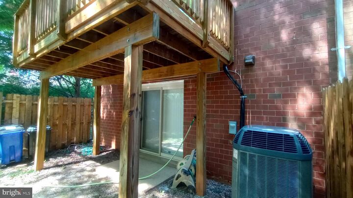Property Photo: 10508 E Wind Way MD 21044