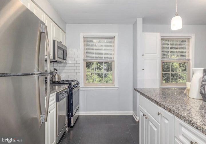 Property Photo: 150 E Wynnewood Road 17-F PA 19096