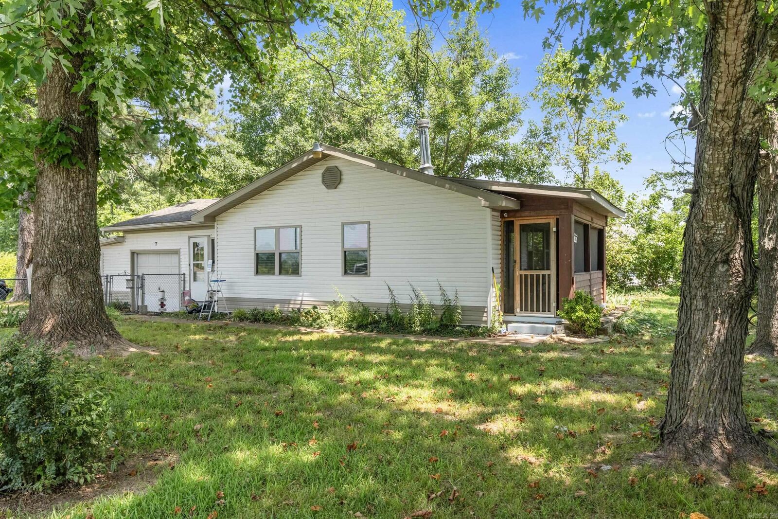 Property Photo: 6343 Hwy 62 W AR 72635
