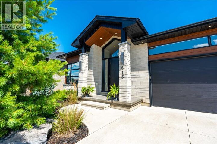 Property Photo:  616 Mead Court  ON N7W 0B5 