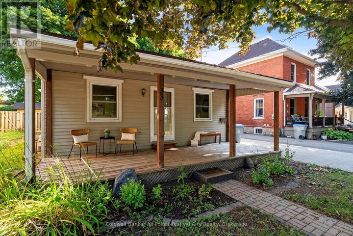 Property Photo:  33 Bruce Street East  ON N7A 1S7 