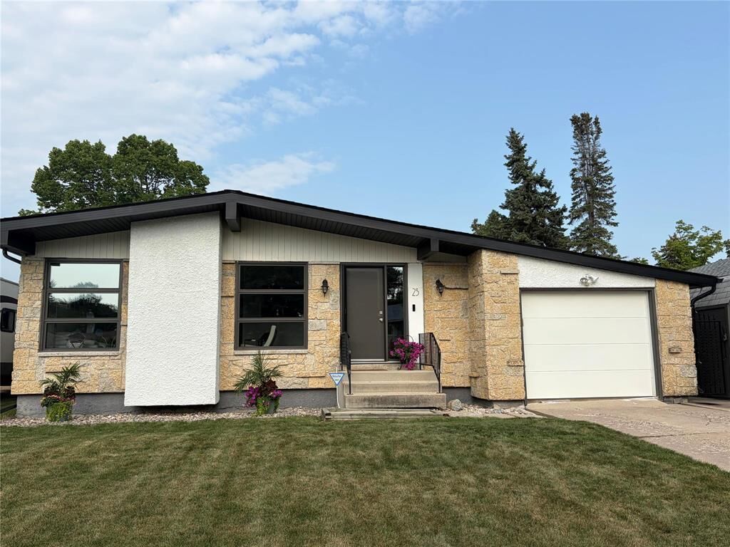 Photo de la propriété: 23 Gleneagles Road MB R2J 2Y1