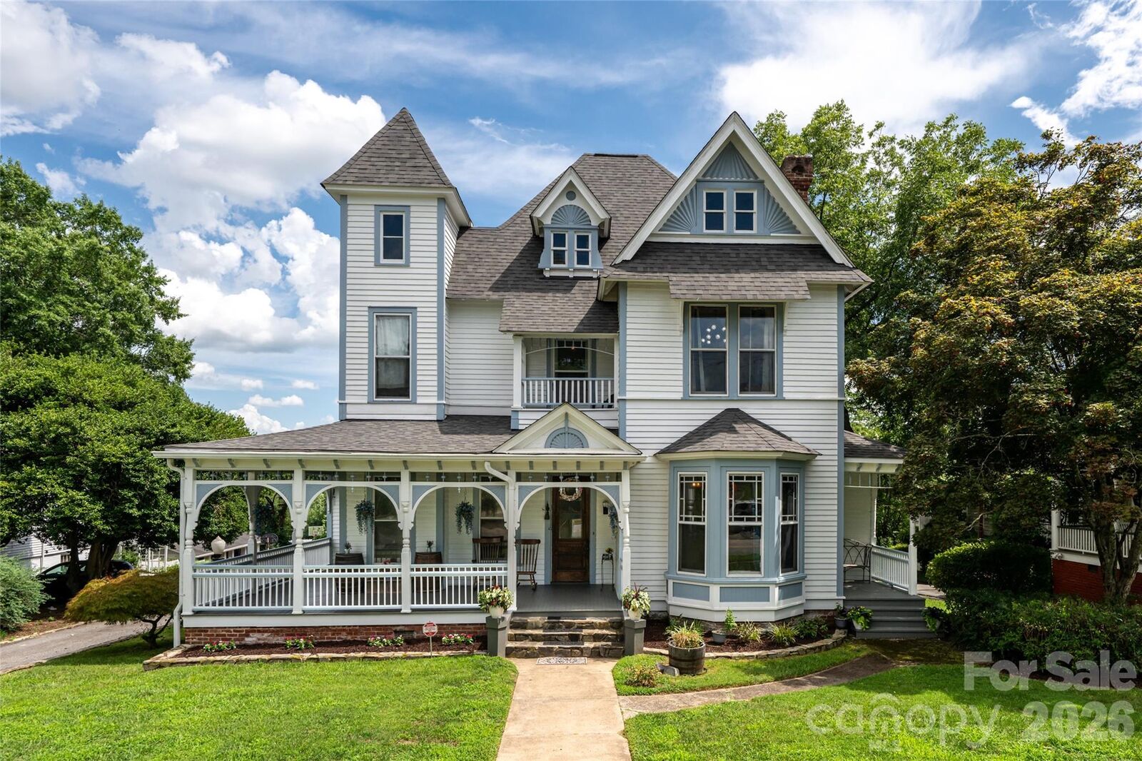 Property Photo: 411 W Union Street NC 28655