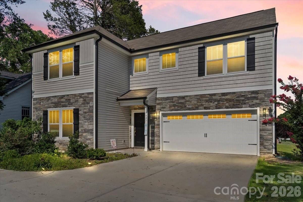 Property Photo: 4627 Shattalon Drive NC 27106