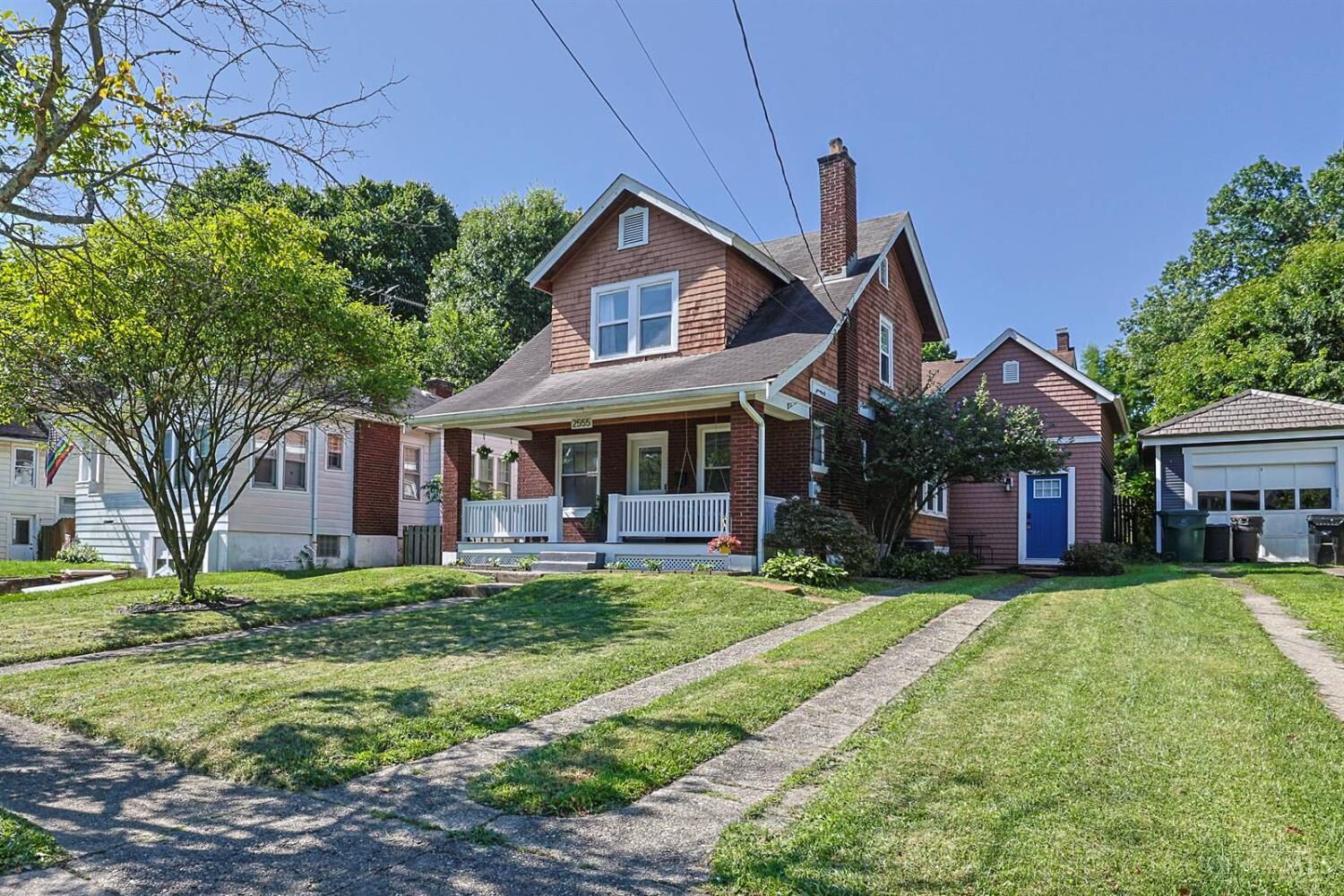Property Photo: 2555 Ridgeland Place OH 45212