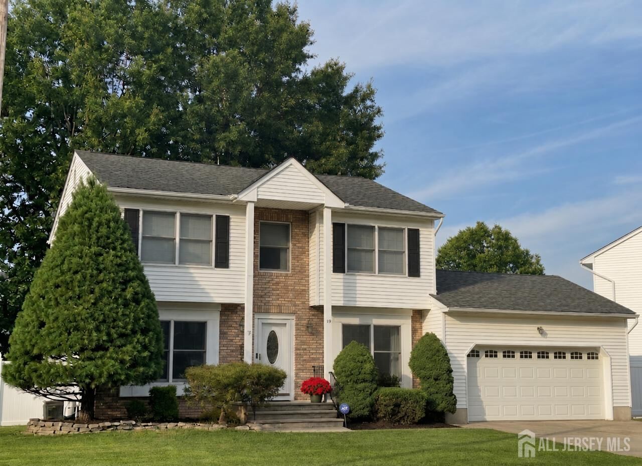 Property Photo:  46 Lynn Court  NJ 08902 