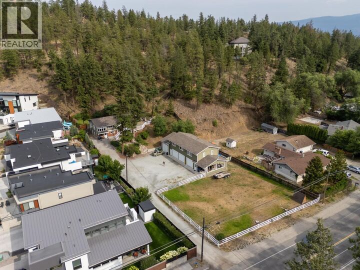 Property Photo: 353 Clifton Road South BC V1V 1A4
