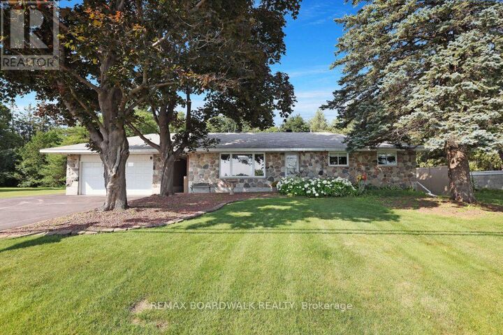 Property Photo: 2043 Carp Road ON K0A 1L0