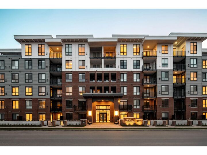 Property Photo:  2771 Montrose Avenue 404  BC V2S 0R2 