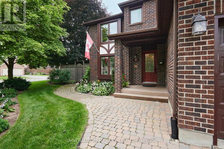 Property Photo: 27 Cullen Court ON K2G 4Z3