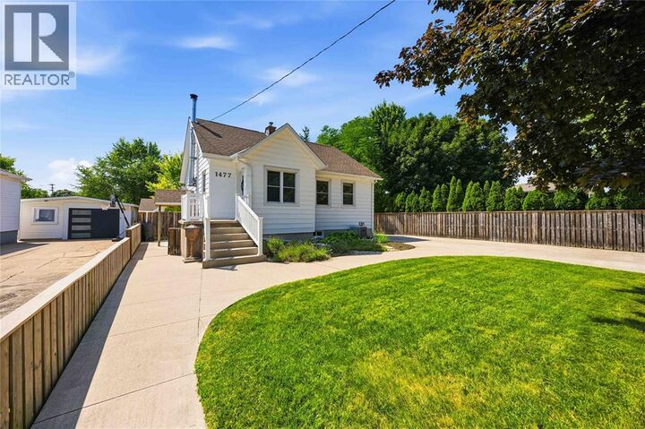 Property Photo: 1477 Baxter Avenue ON N7V 3N2