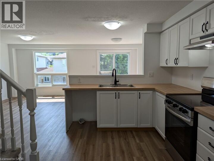 Property Photo:  699 Laurelwood Drive  ON N2V 2T8 
