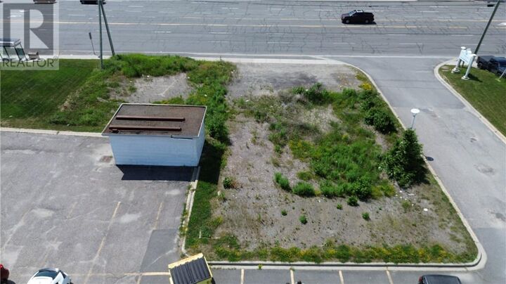 1196 Notre Dame Avenue — photo 1