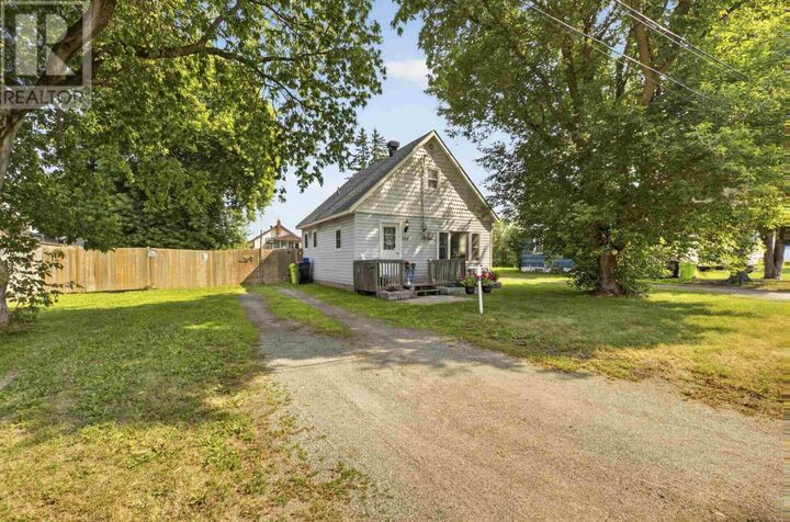 Property Photo:  112 Vivian Ave  ON P6C 2G1 
