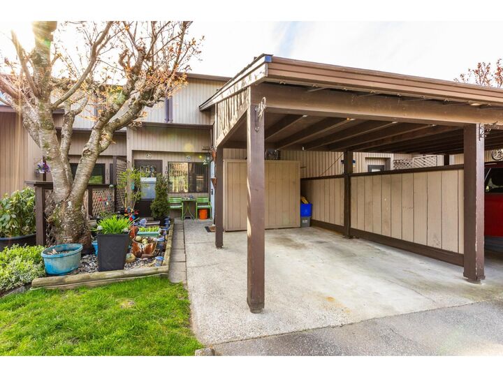 Property Photo: 27044 32 Avenue 102 BC V4W 3T1