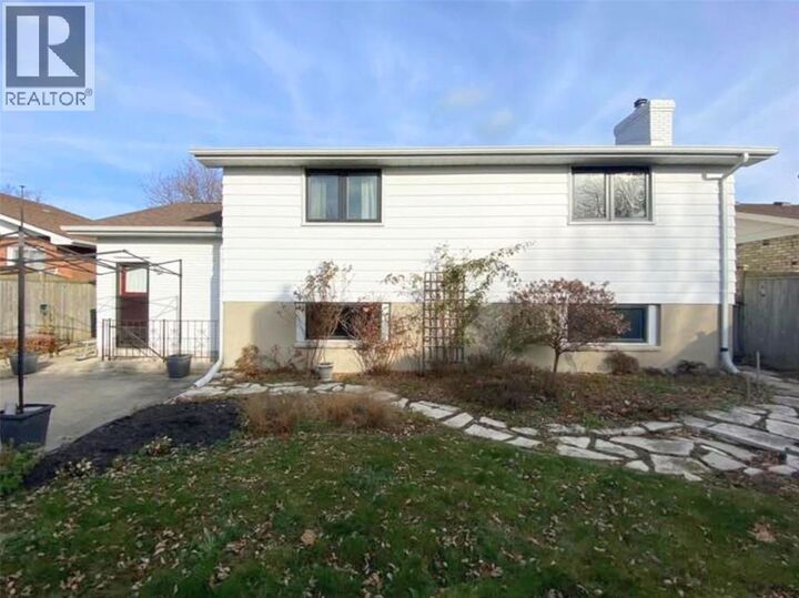 Property Photo:  25 Durco Avenue  ON N7S 4N3 