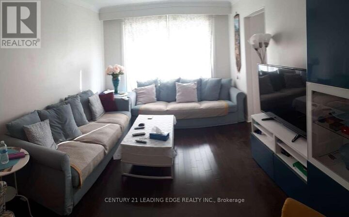 Property Photo: 11 White Abbey Park Main Fl ON M1R 4R3