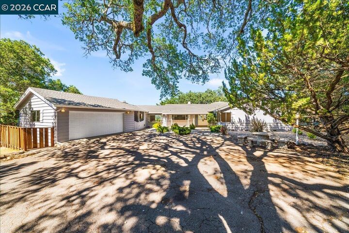 Property Photo:  300 Oak View Ter  CA 94526 
