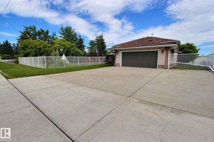 Property Photo:  4928 50A Avenue  AB T0E 0S0 