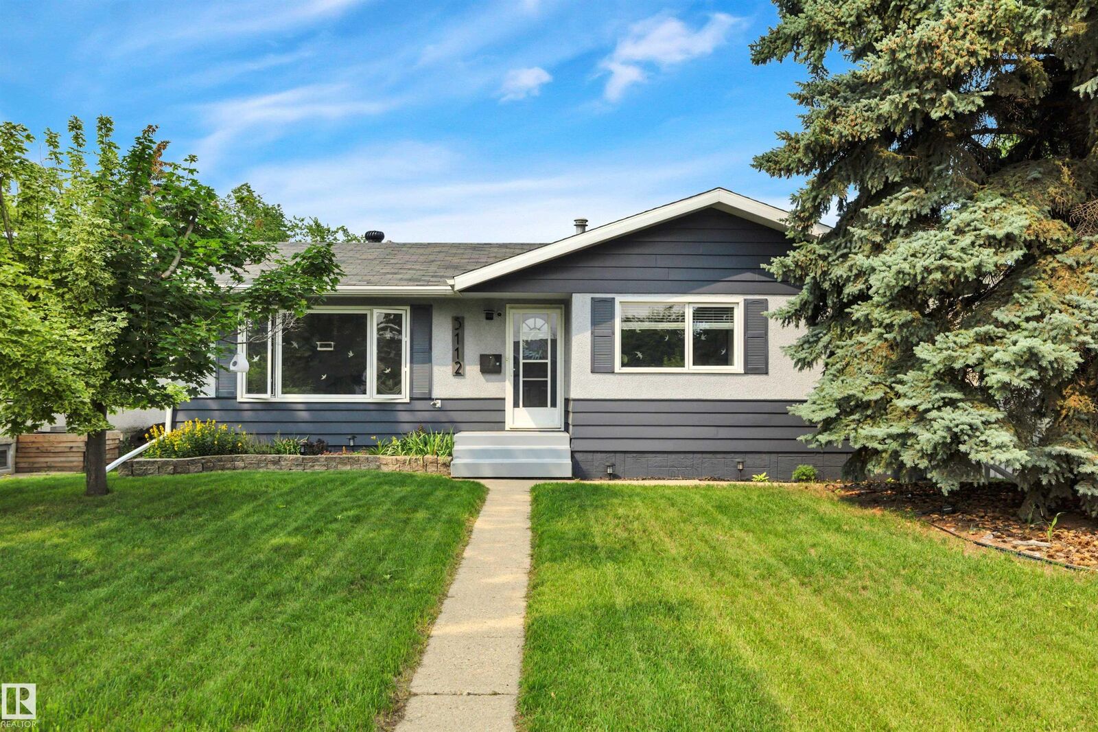 Property Photo:  5112 43 Avenue  AB T9E 5A4 