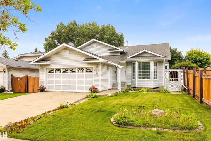 Property Photo: 2 Dunvegan Crest AB T8N 6B1