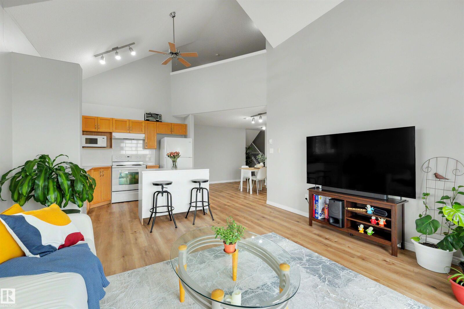 Property Photo: 3425 19 Street NW 427 AB T6T 2B5