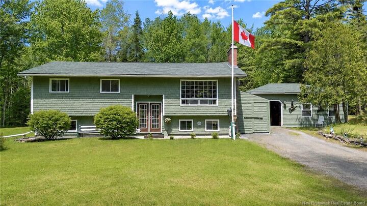 215 Hughes Street — photo 1