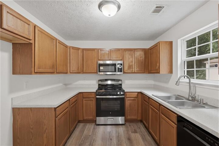 Property Photo:  2213 Pine View Trail  GA 30294 