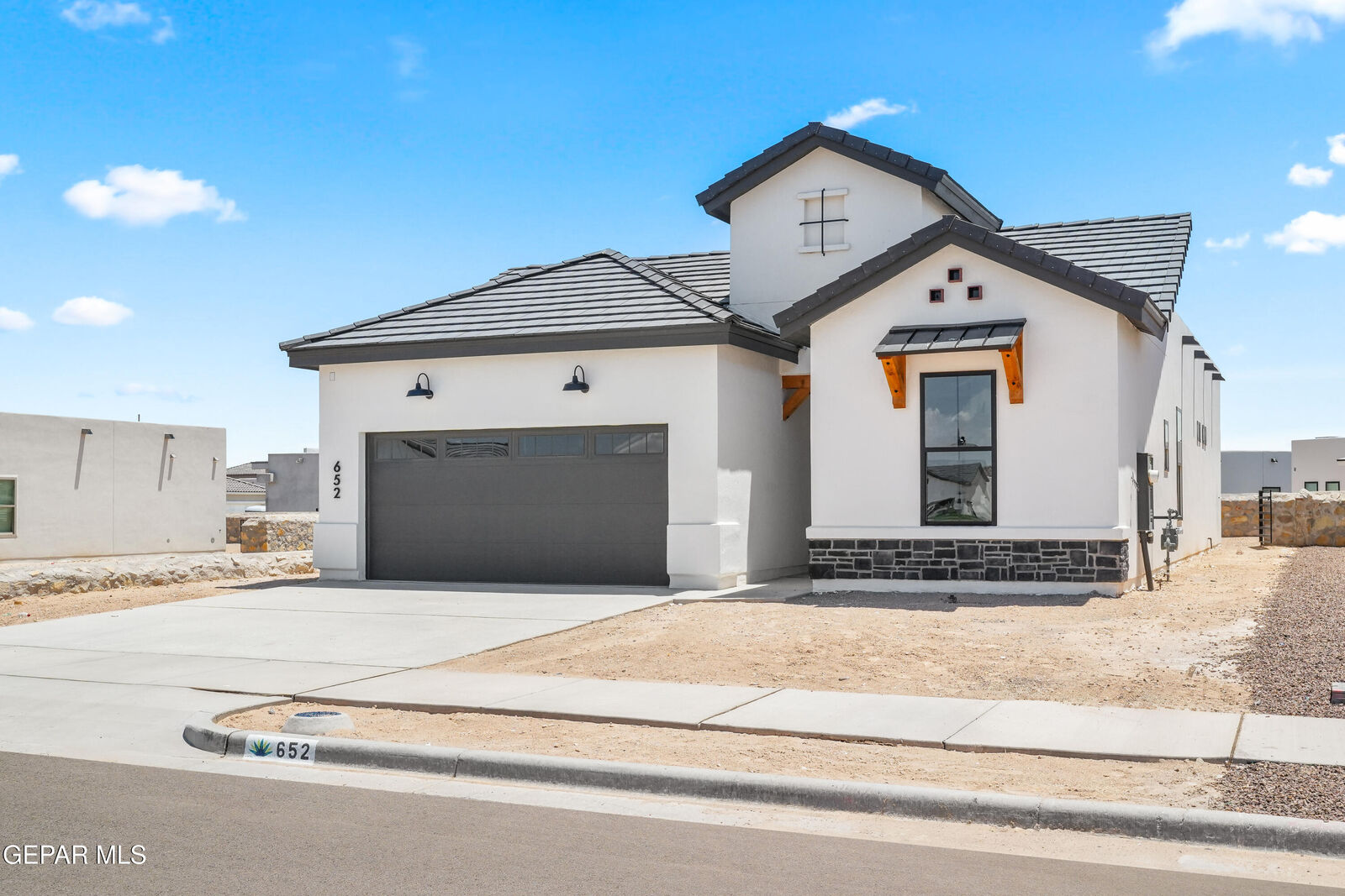 Property Photo:  652 Paseo De La Reina Street  TX 79928 