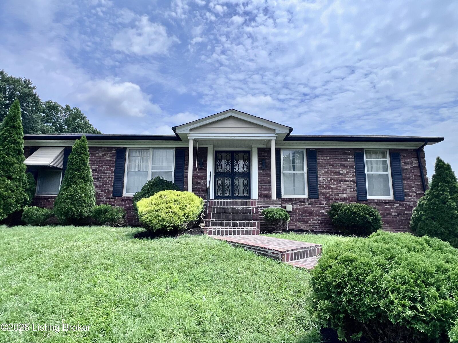 Property Photo:  8909 Gonewind Ct  KY 40299 