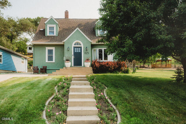Property Photo: 625 5th Street NE ND 58401