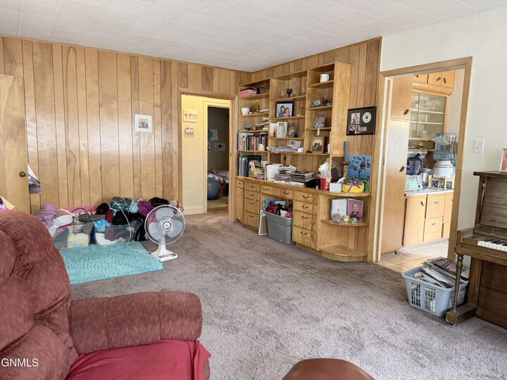 Property Photo:  619 9th Street  ND 58501 
