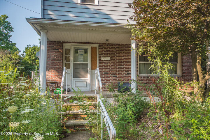 Property Photo:  137 W Parker Street  PA 18508 