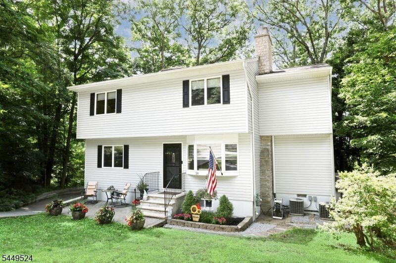 Property Photo:  20 Linnea Pl  NJ 07456 