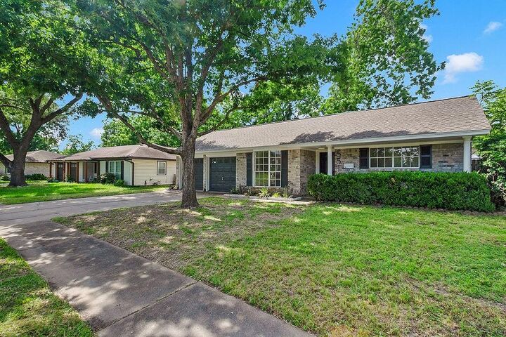 Property Photo:  5514 Chantilly Lane  TX 77092 