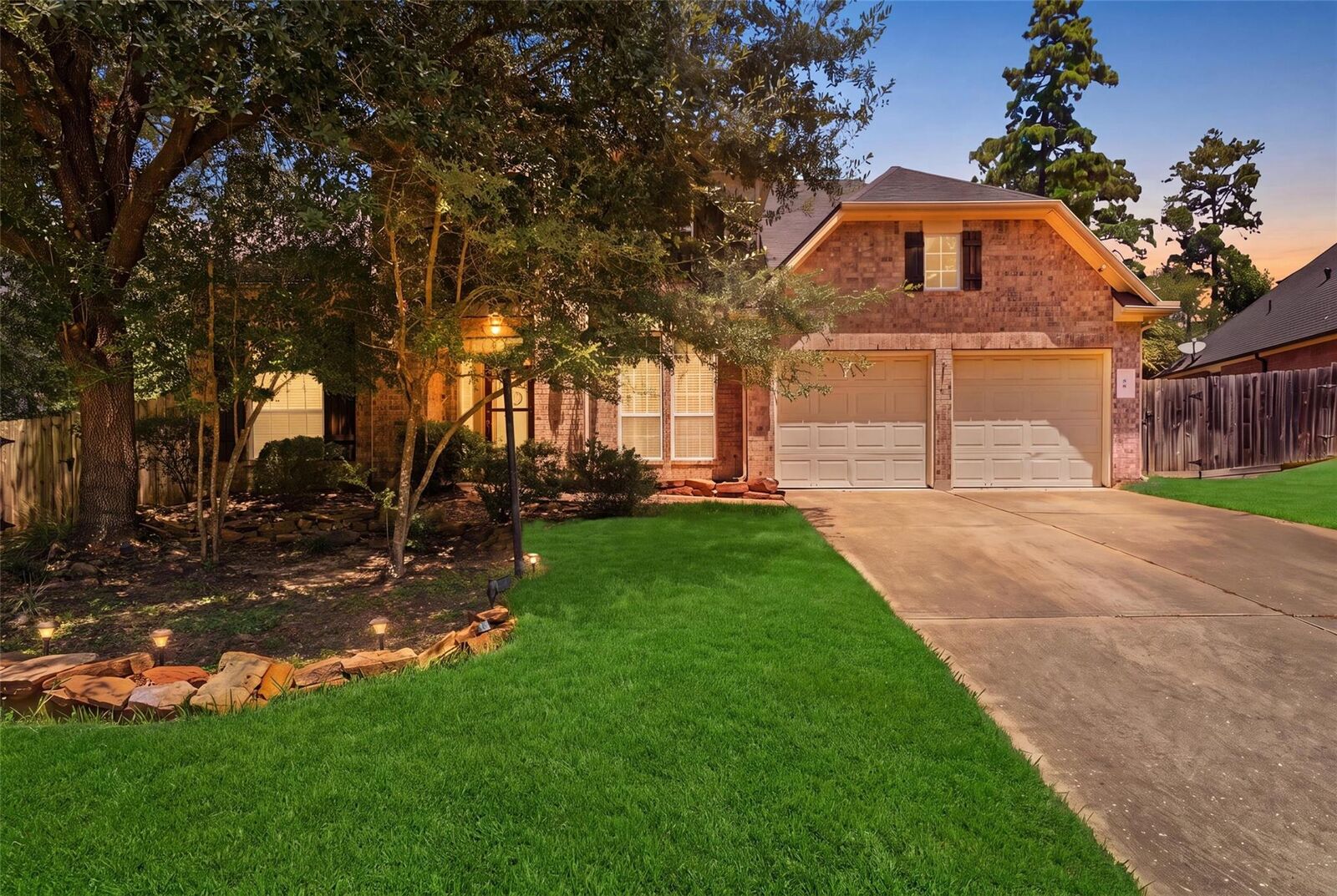 Property Photo: 58 N Scribewood Circle TX 77382