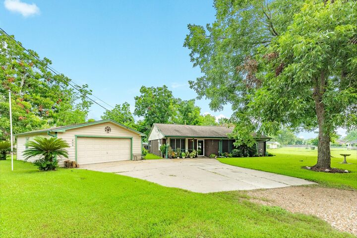 Property Photo: 208 Lostracco Street TX 77515