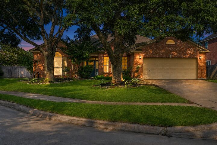 Property Photo:  1211 Lamplight Trail Drive  TX 77450 