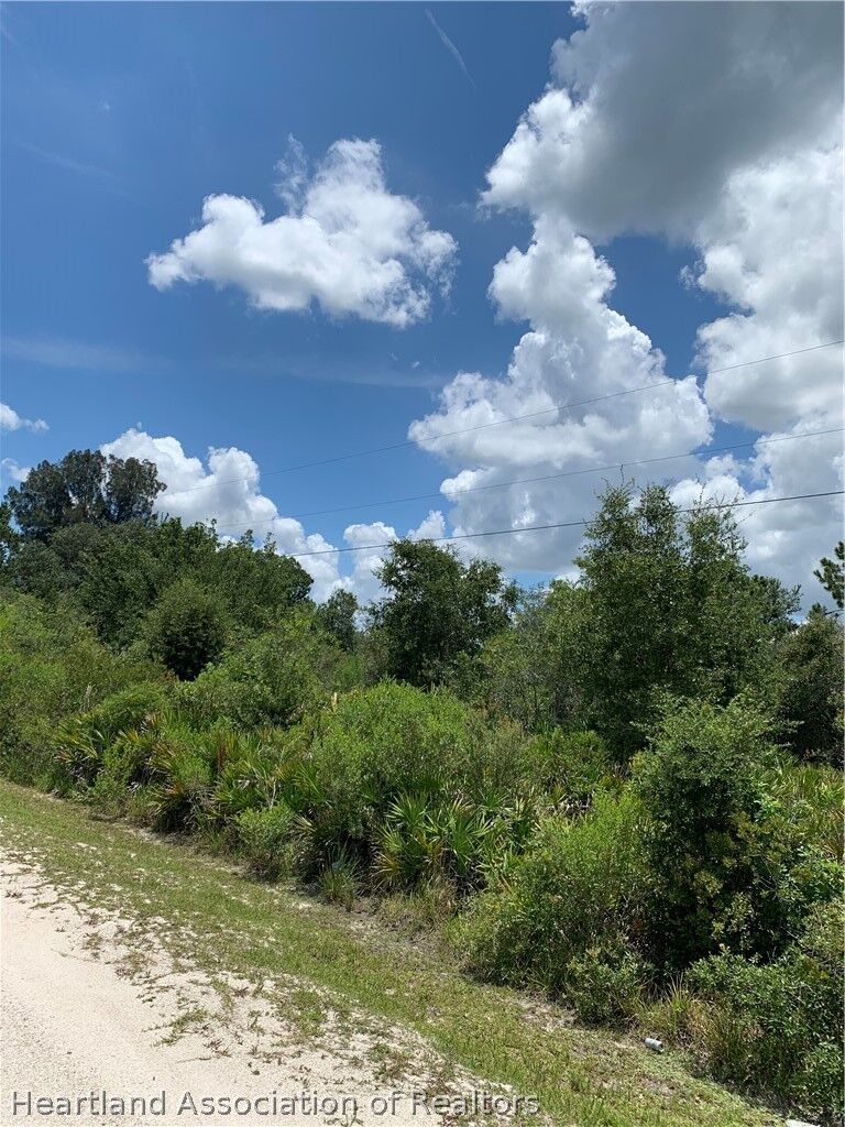 Property Photo:  2609 Hacienda Drive  FL 33857 