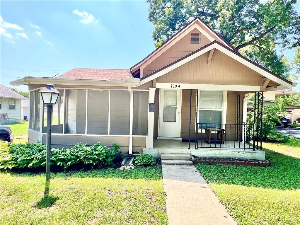 Property Photo:  1309 Irving Street  KS 67301 